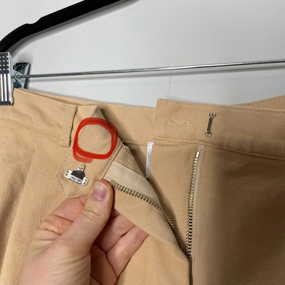 St. John Sport Cargo Shorts High Rise Stretchy Pleated Front Khaki Tan Size 16 - Picture 5 of 6